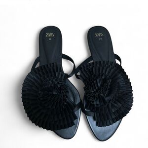 Zara Women's Black Pleated Sandals